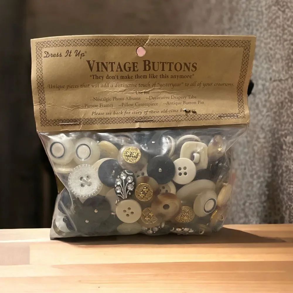 DRESS IT UP VINTAGE BUTTON DIY CRAFT 👗
